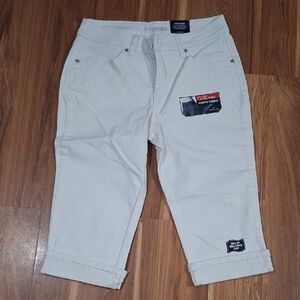 St. John's Bay Capri Pants